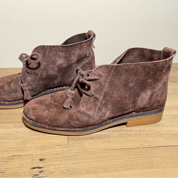Hush Puppies women’s Cyra Cantelyn chukka boot. Brown suede. Like new Size US 8 - Picture 2 of 6
